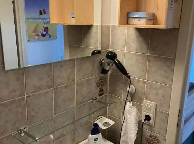 Tiny W/ Balcony And Seaview, Even Out Of Your Bed ! Lejlighed Oostende